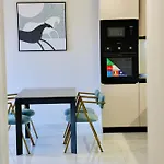 Miku Apartment-chic 2 Bedroom Escape Appartamento Tirana