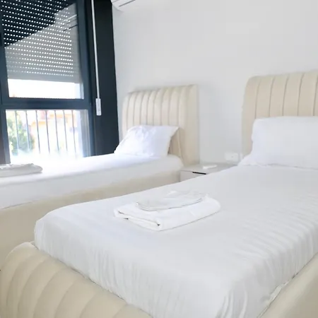 Miku Apartment-chic 2 Bedroom Escape *