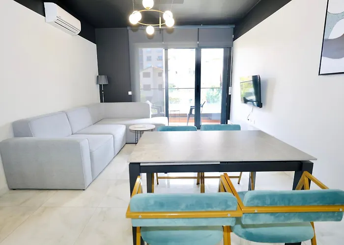 Miku Apartment-chic 2 Bedroom Escape Appartement Tirana