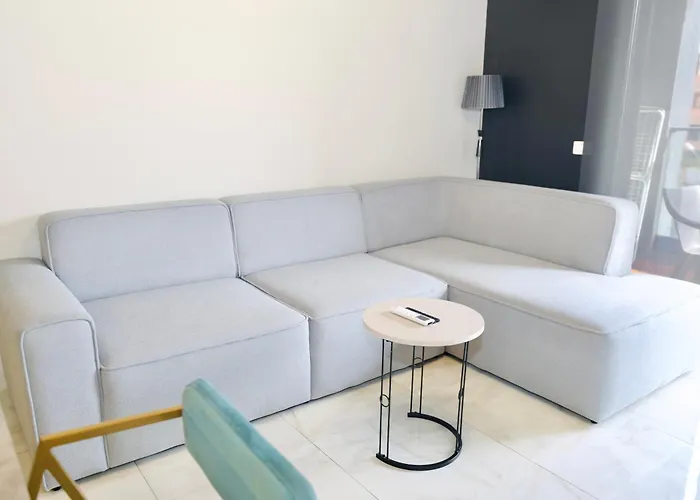 Miku Apartment-chic 2 Bedroom Escape Tirana