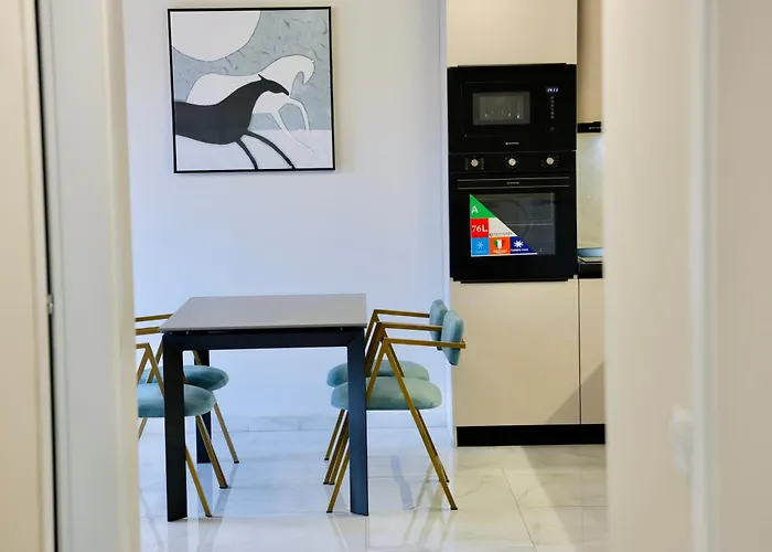 Miku Apartment-chic 2 Bedroom Escape Apartamento Tirana