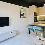 Miku Apartment-chic 2 Bedroom Escape Tirana