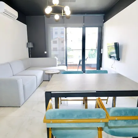 Miku Apartment-chic 2 Bedroom Escape Apartment Tirana