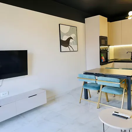 Miku Apartment-chic 2 Bedroom Escape Tirana