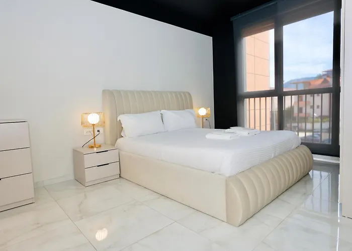 Miku Apartment-chic 2 Bedroom Escape Apartment *